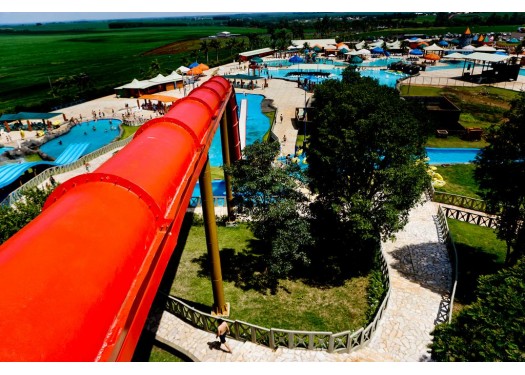 Hospedagem + Parque Aquático: A Combinação Perfeita em Itaipulândia